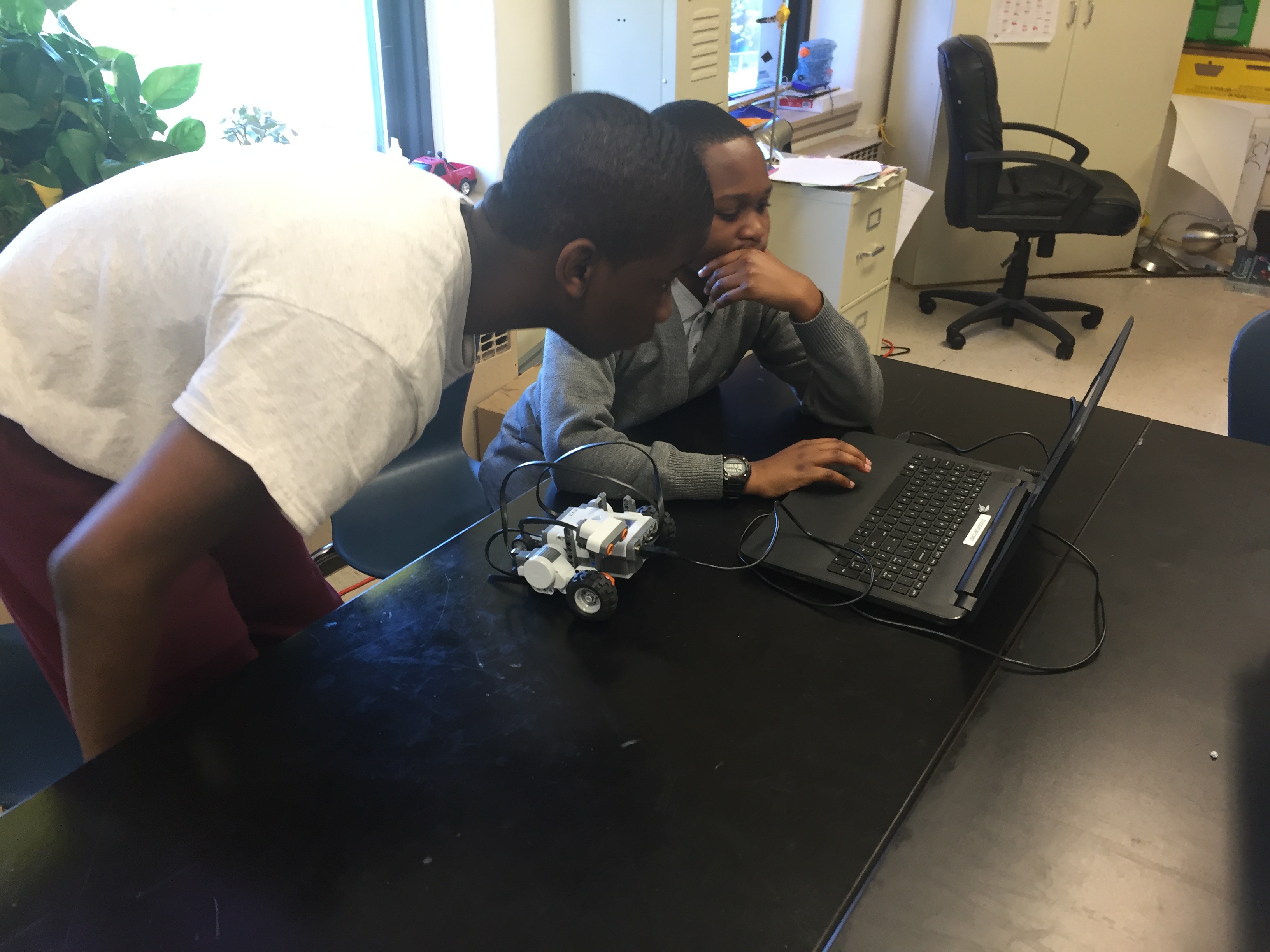 Link students code their robot during their immersion week